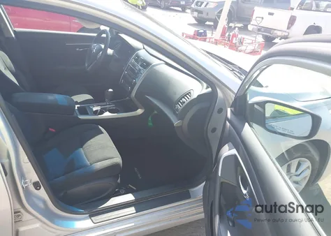 2015 Nissan Altima 2.5 S z USA, uszkodzony, nr VIN 1N4AL3AP4FC145189